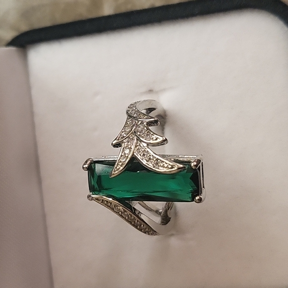 Emerald  925 Sterling SILVER Ring. - Picture 2 of 6